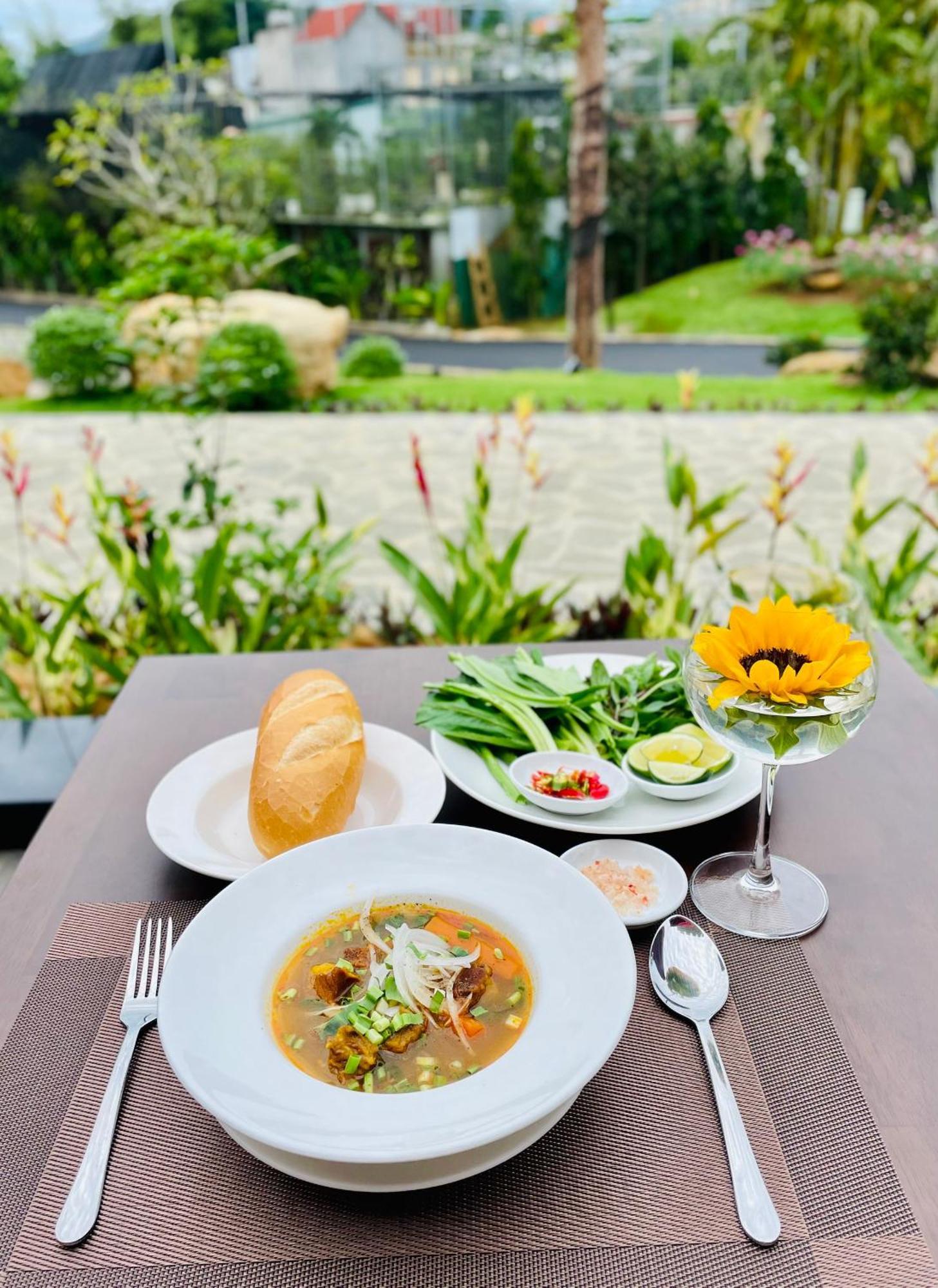 Sunflower Hotel & Resort Bao Loc Bagian luar foto